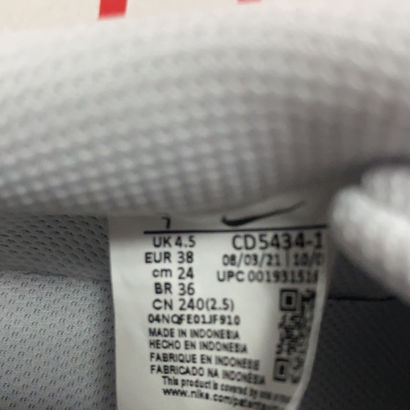 Brand new low top all white Nike size 5.5M 7W - Picture 4 of 5